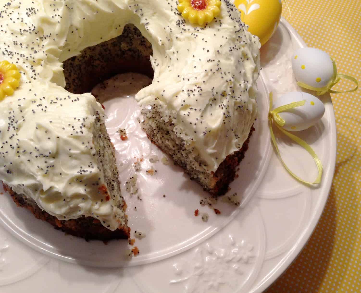 Easter turban cake with lemon and poppy seed