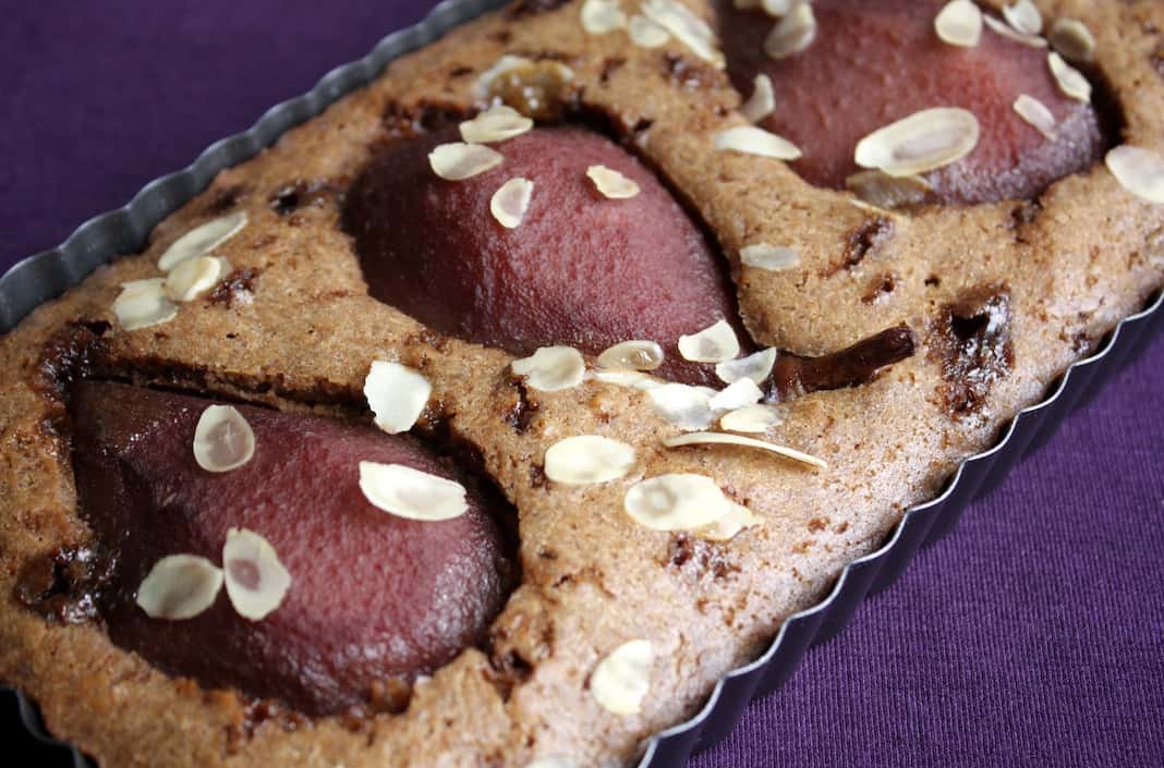 Speculaascake with stew and almond