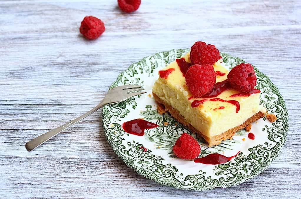 Cheesecake with raspberries
