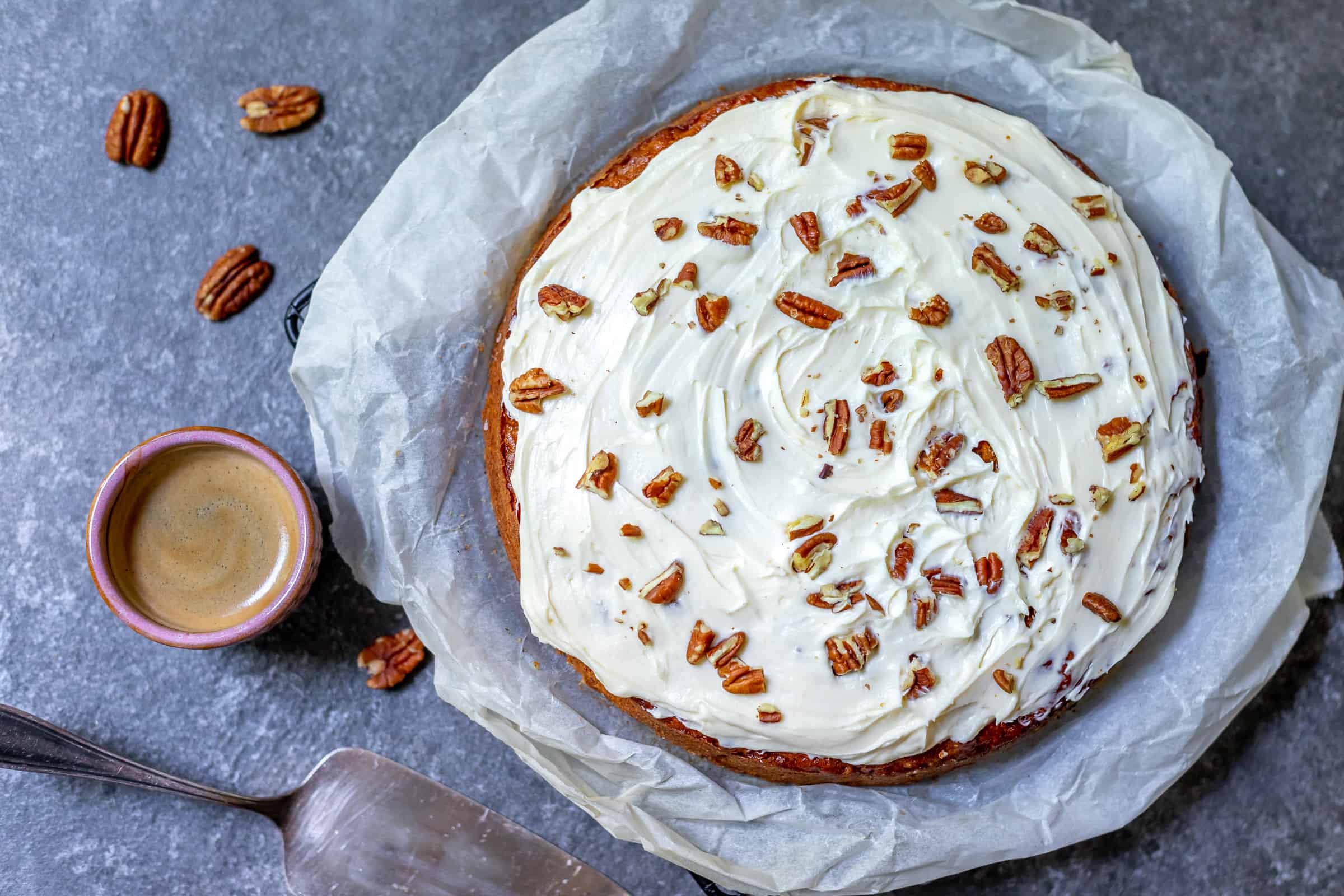 Classic carrot cake with cream cheese frying