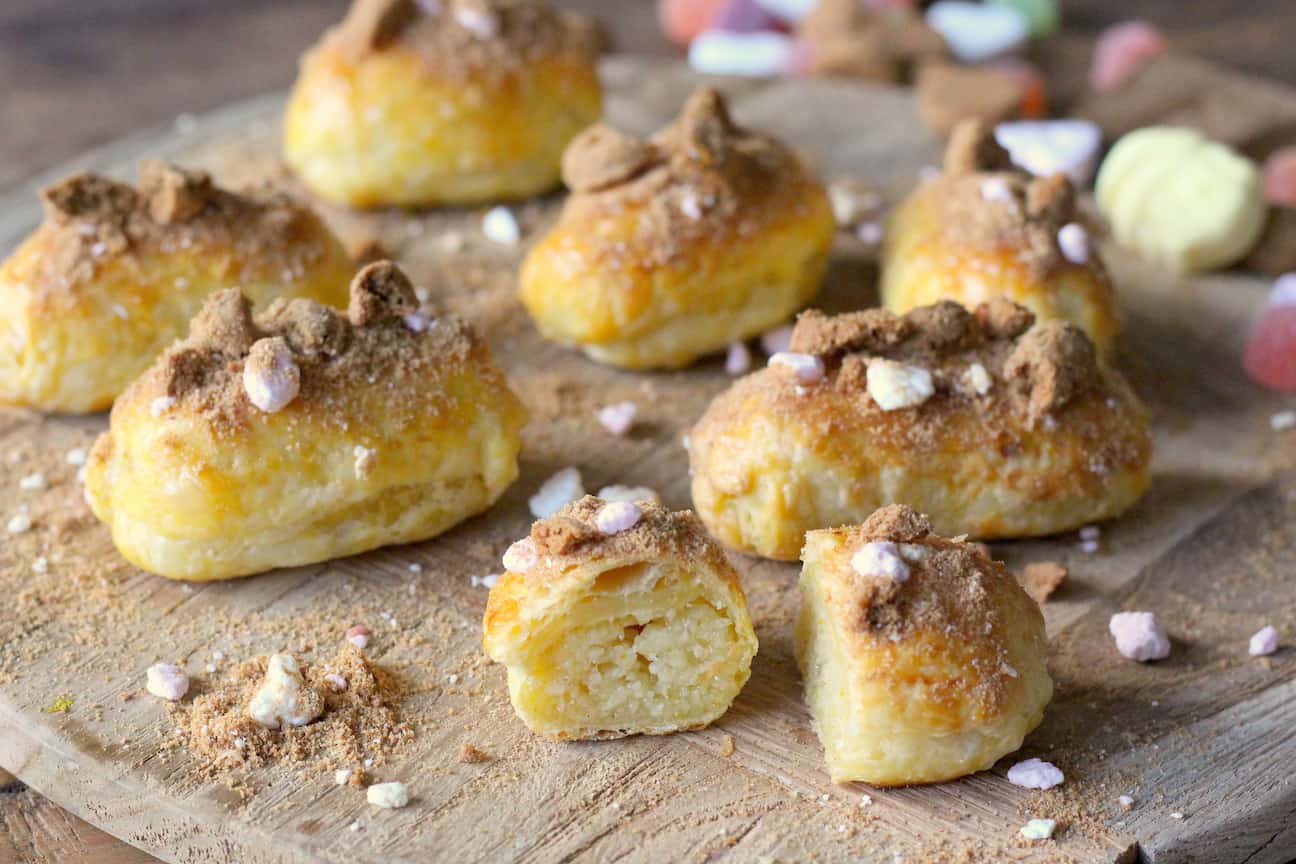 Mini pastry sticks with spreaders