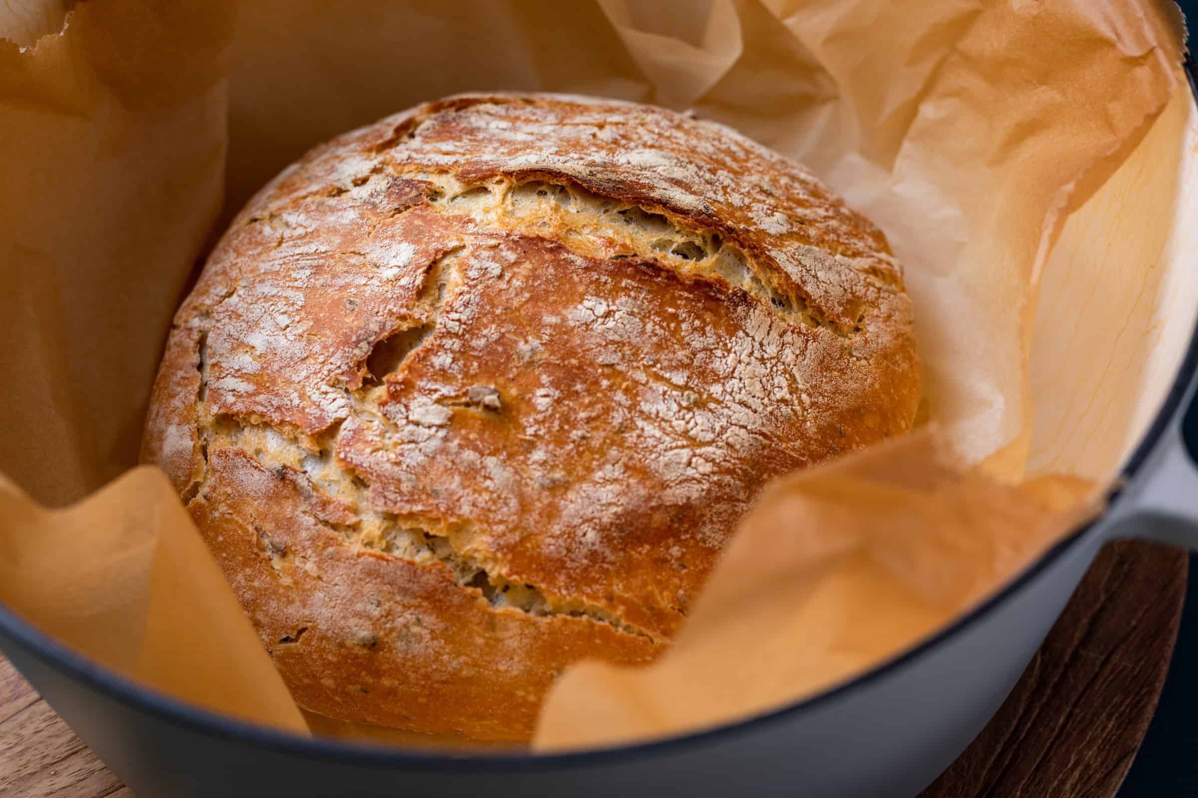 No knead bread with rosemary and garlic