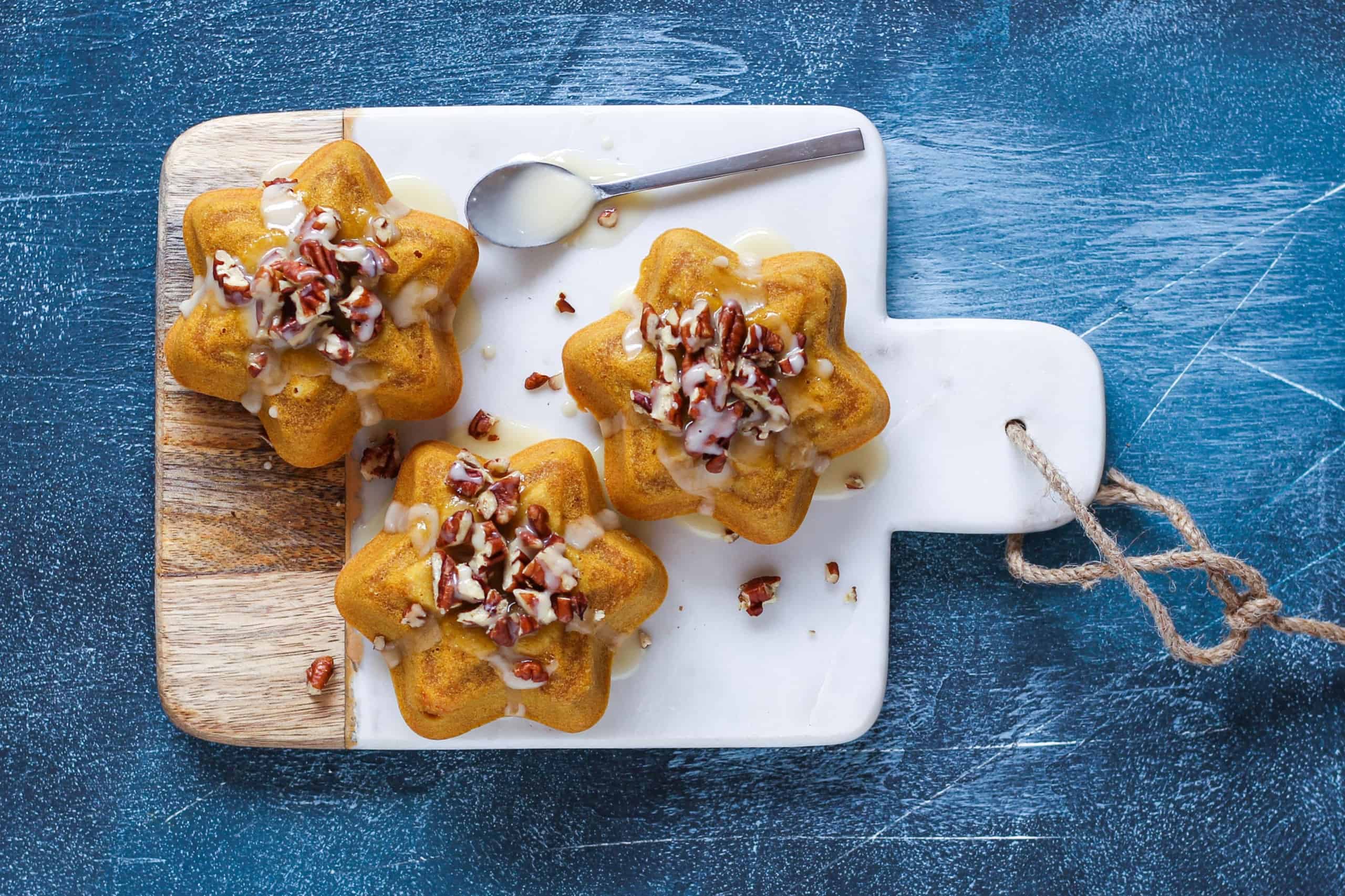 Pumpkin cakes with pecans and maple syrup