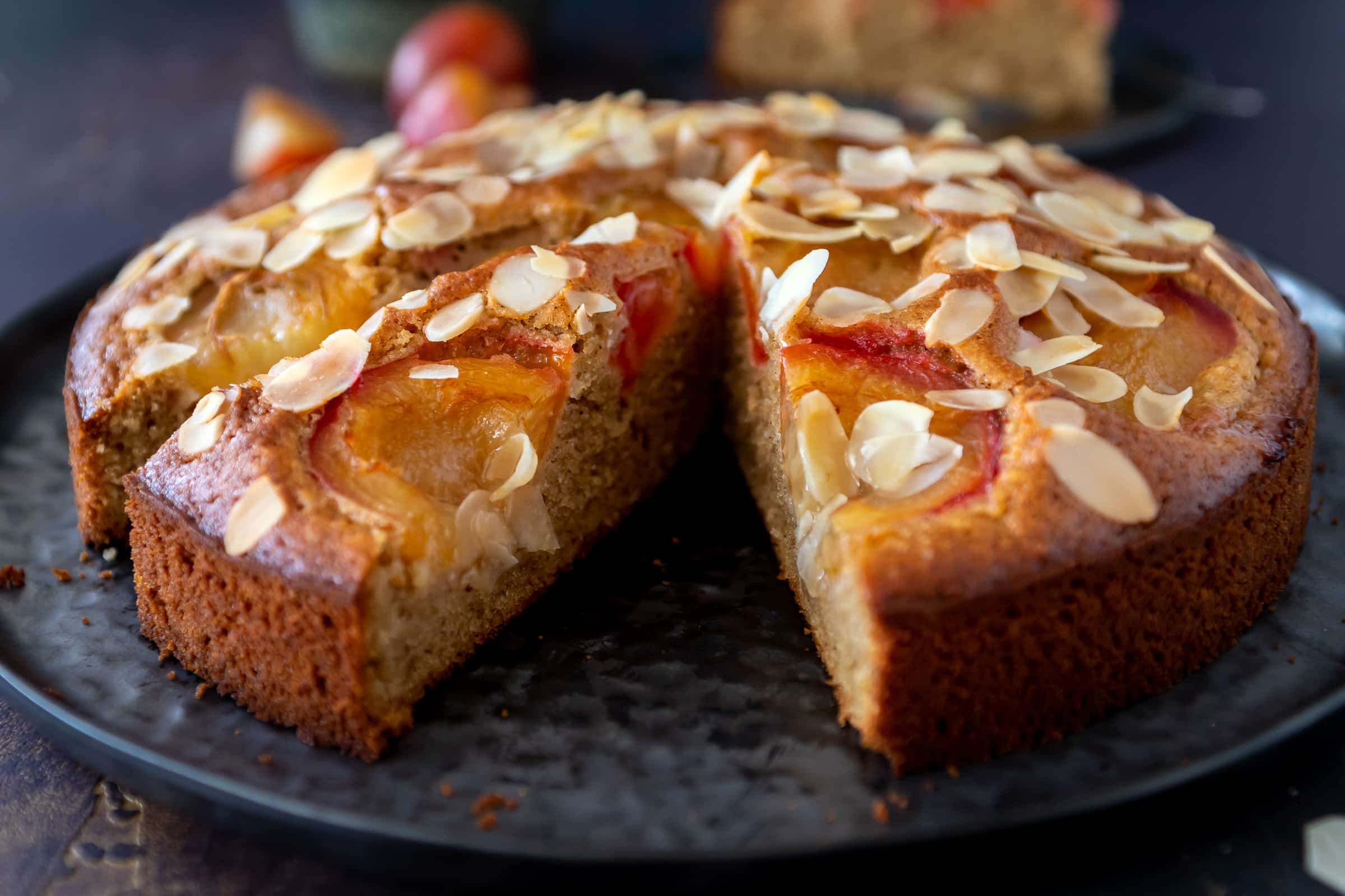 Cake with almond and spices